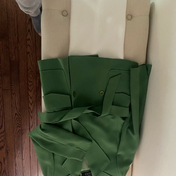 Apple green Kasper suit with a stripe shell - Picture 6 of 7